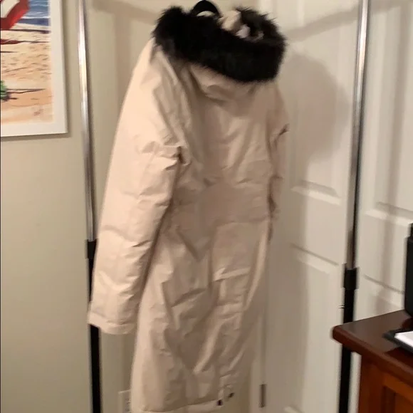 North Face Offwhite Hooded Parka- Like New-Excellent Condition - Picture 3 of 6